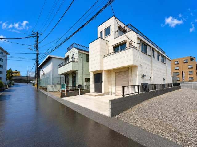 南花島中古戸建の前面道路含む現地写真