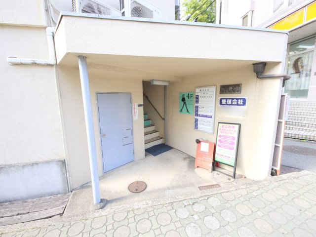 第２細川ビルのエントランス