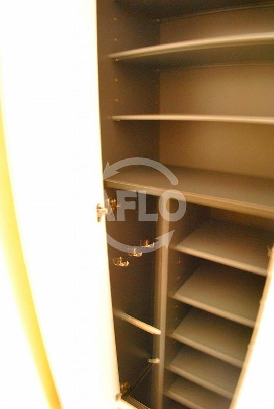 プレサンス難波幸町の玄関|プレサンス難波幸町　シューズボックス