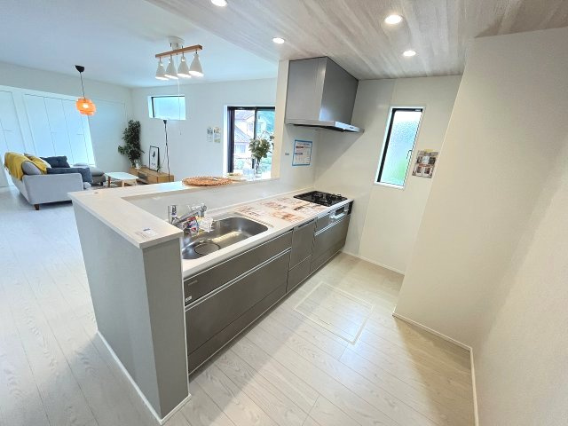 【キッチン】 | 糟屋郡宇美町とびたけ3丁目2期・平屋　1号棟（全1棟）【仲介手数料無料・0円】 | 現地写真。