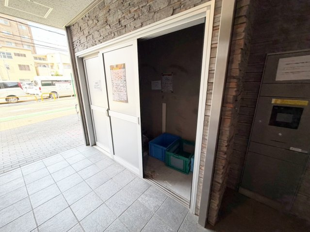 M:COURT江坂のエントランス
