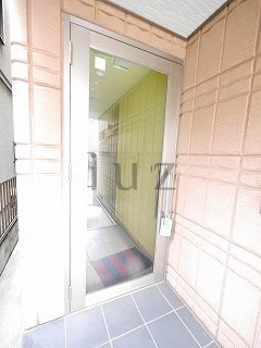 横浜市西区戸部本町の賃貸マンションのエントランス