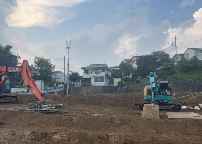 【外観】 | 土地購入を検討されている場合、境界杭がない状態で購入してしまうと境界確定測量をする必要があり、費用がかかります。購入の前に、売主、隣土地所有者立ち合いのもと境界を確定し境界杭を設置するのがベストです。