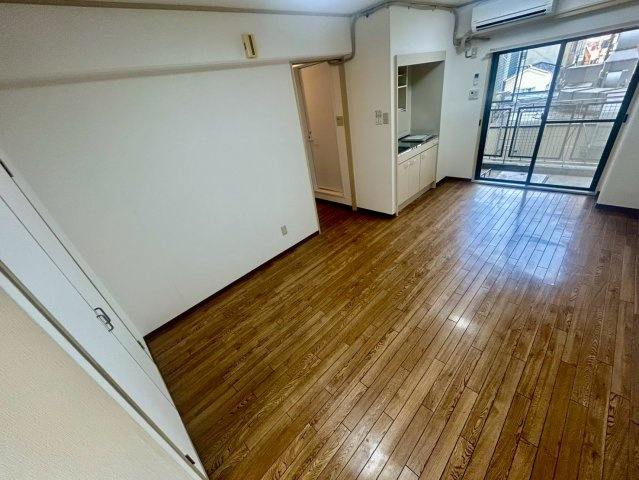 エンゼルマリン元町の居間・リビング