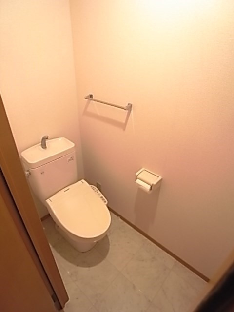 西宮市松下町のアパートのトイレ