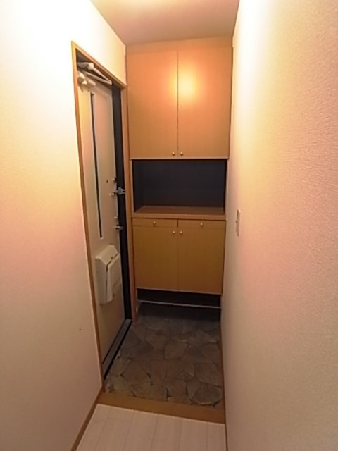 西宮市松下町のアパートの玄関