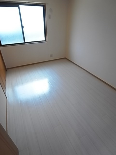 西宮市松下町のアパートの居間・リビング