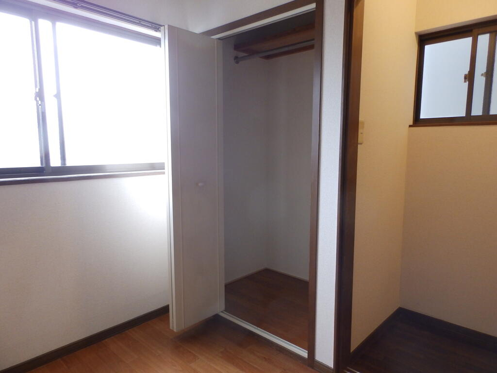 神戸市灘区大内通１丁目のアパートの収納