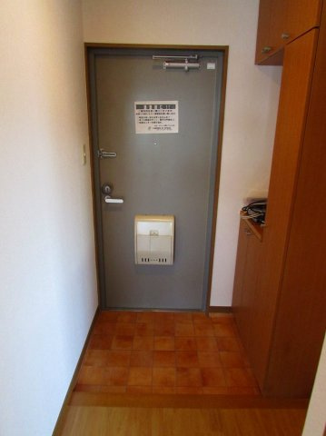 神戸市中央区割塚通５丁目の賃貸マンションの玄関
