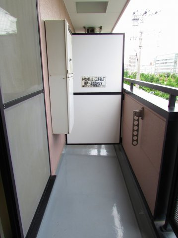 神戸市中央区割塚通５丁目の賃貸マンションのバルコニー