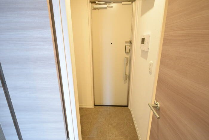 神戸市中央区旗塚通３丁目のアパートの玄関