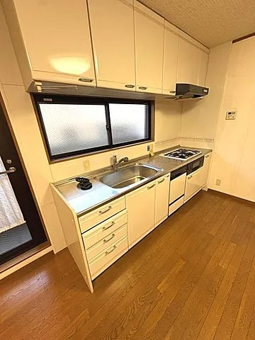 神戸市中央区花隈町の一戸建てのキッチン