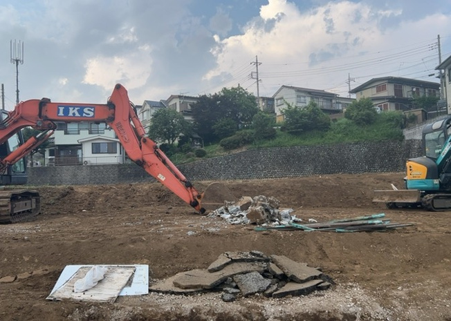 【外観】 | 物件の詳細については、現地を見てわかること以外に、役所や法務局などで調べないとわからないことがあります。そのため、現地に行く場合は、もしこの物件を買ったらどのような生活ができるかをイメージしましょう。