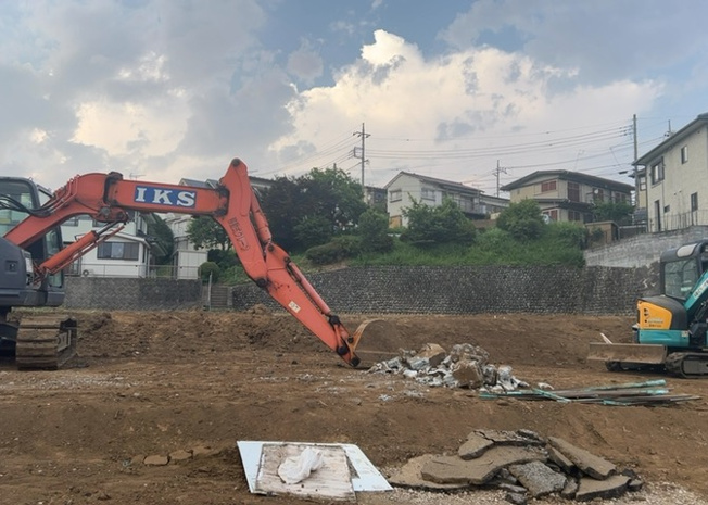 【外観】 | 土地購入を検討されている場合、境界杭がない状態で購入してしまうと境界確定測量をする必要があり、費用がかかります。購入の前に、売主、隣土地所有者立ち合いのもと境界を確定し境界杭を設置するのがベストです。