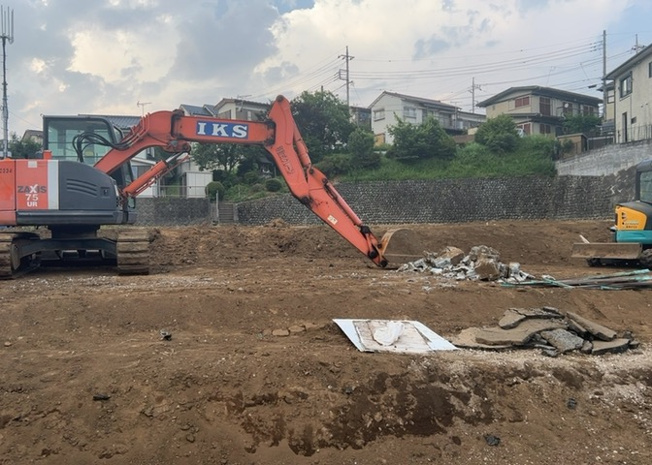 【外観】 | 人が暮らすうえで日光は大切な要素となります。日当たりの良さは譲れないポイントですね。併せて近くに大きな建築物の建築予定がないか、あるいはそれが可能な土地が近くにないか事前に確認することもお勧めします。