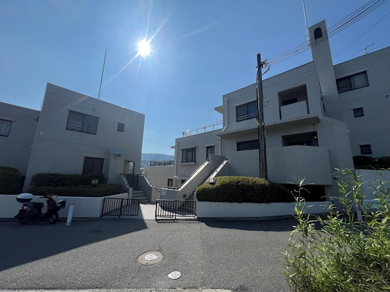西宮市上ケ原山手町の賃貸マンション