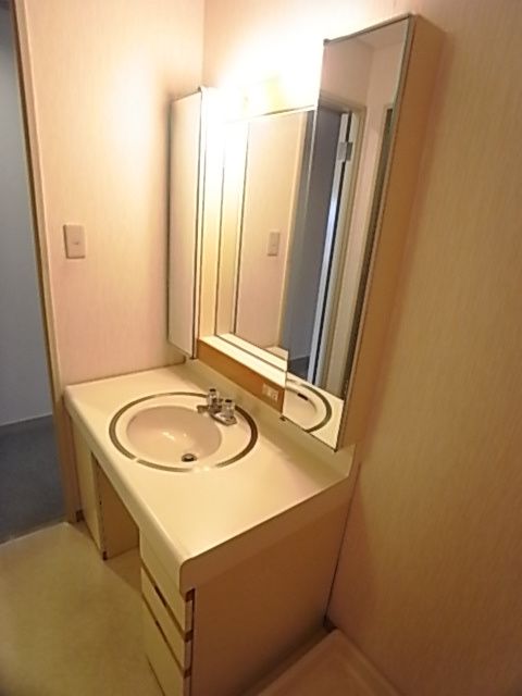西宮市上ケ原山手町の賃貸マンションの洗面所