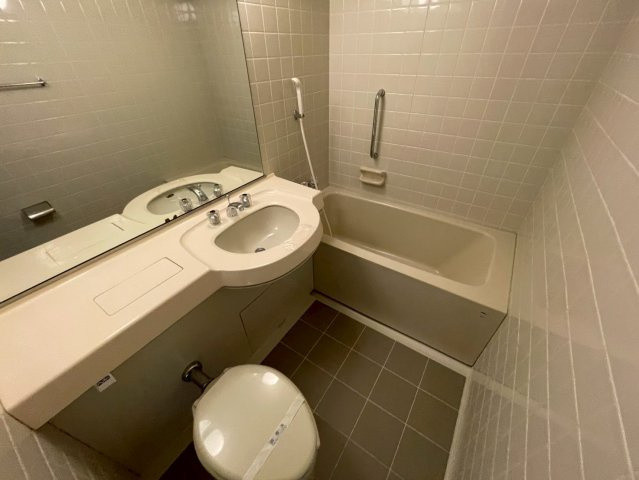 芦屋市三条町のアパートの浴室