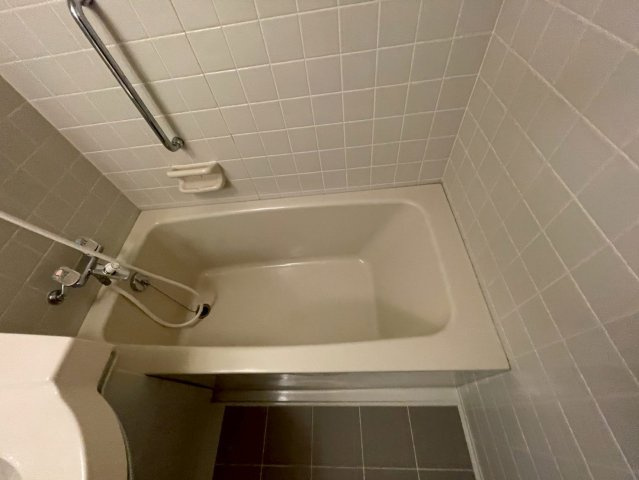 芦屋市三条町のアパートの浴室