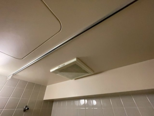 芦屋市三条町のアパートの浴室