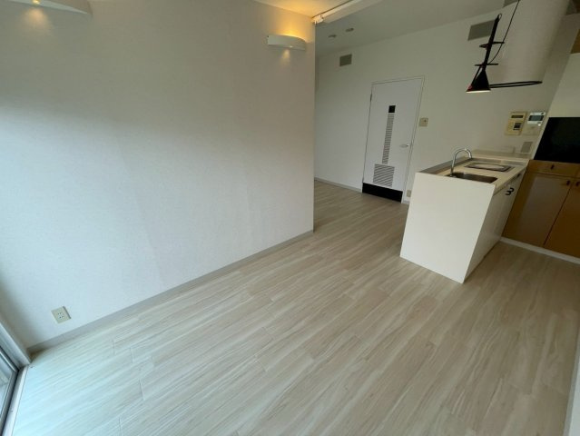 芦屋市三条町のアパートの居間・リビング