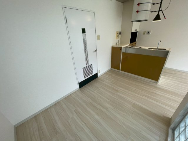 芦屋市三条町のアパートの居間・リビング