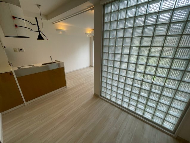 芦屋市三条町のアパートの居間・リビング