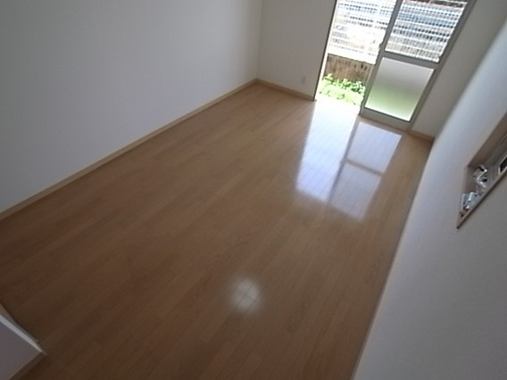 神戸市東灘区森北町３丁目のアパートの居間・リビング
