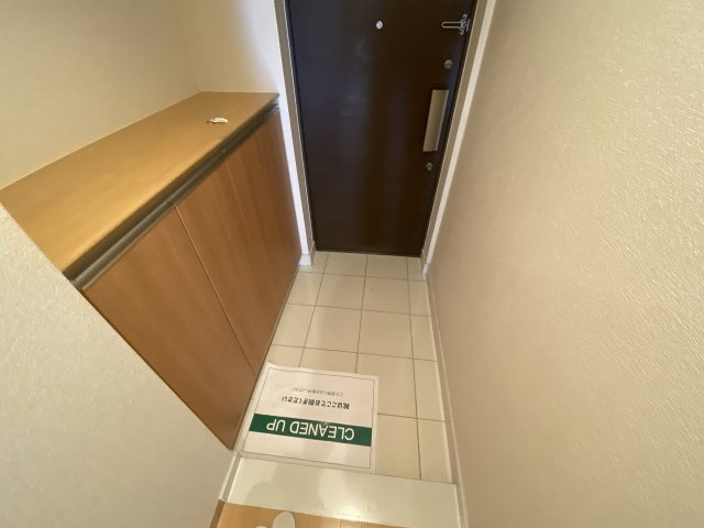 西宮市甲子園六石町の賃貸マンションの玄関