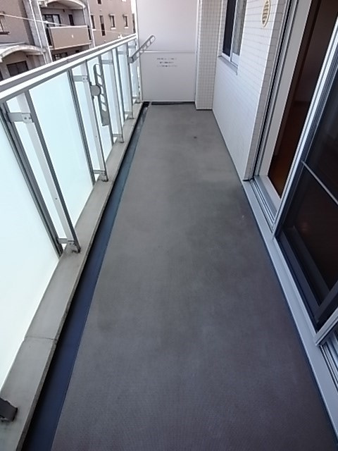西宮市甲子園六石町の賃貸マンションのバルコニー
