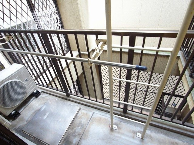 神戸市中央区加納町３丁目の賃貸マンションのバルコニー