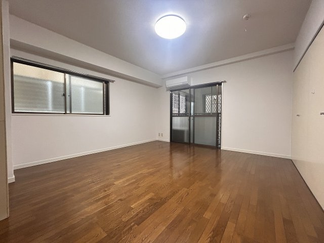 神戸市中央区加納町３丁目の賃貸マンションの居間・リビング