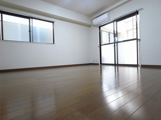 神戸市中央区加納町３丁目の賃貸マンションの居間・リビング