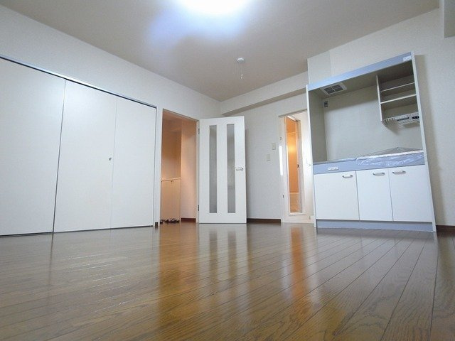 神戸市中央区加納町３丁目の賃貸マンションの居間・リビング