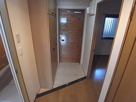 西宮市丸橋町の賃貸マンションの玄関