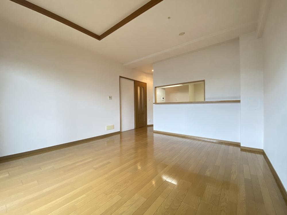 西宮市丸橋町の賃貸マンションの居間・リビング