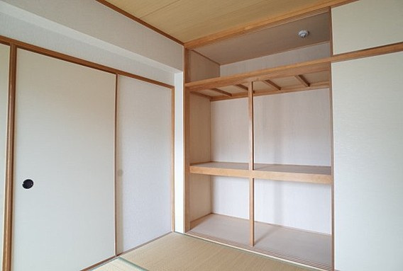 神戸市東灘区西岡本６丁目の賃貸マンションの収納