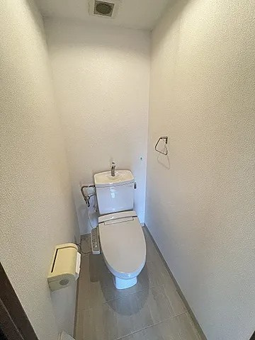 西宮市久保町の賃貸マンションのトイレ