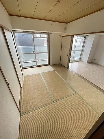 西宮市久保町の賃貸マンションの居間・リビング