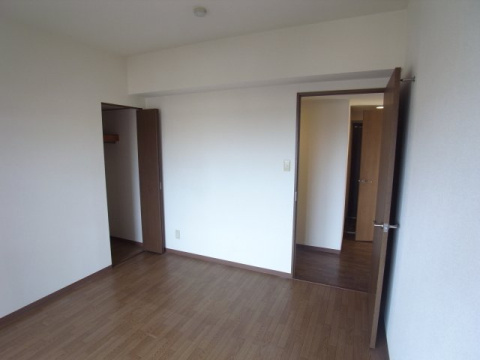 西宮市久保町の賃貸マンションの居間・リビング