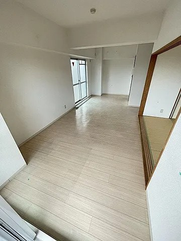 西宮市久保町の賃貸マンションの居間・リビング