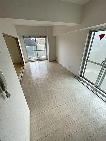 西宮市久保町の賃貸マンションの居間・リビング