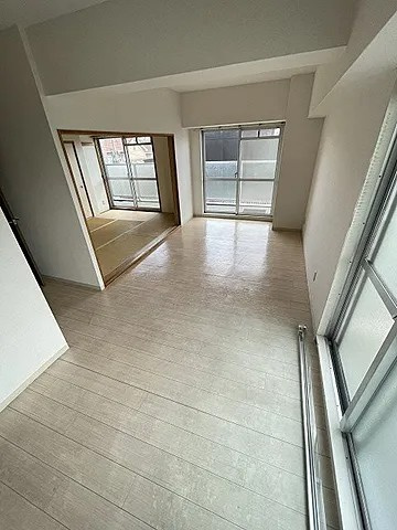 西宮市久保町の賃貸マンションの居間・リビング