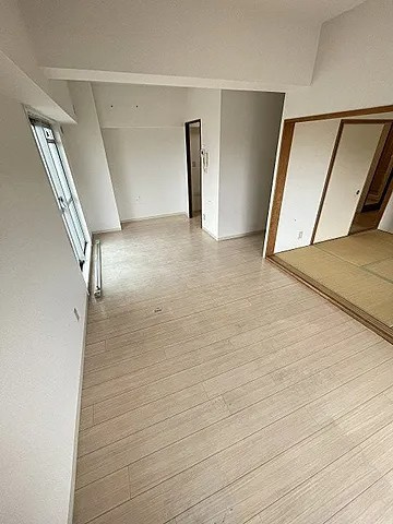 西宮市久保町の賃貸マンションの居間・リビング