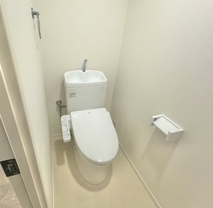 芦屋市業平町の賃貸マンションのトイレ