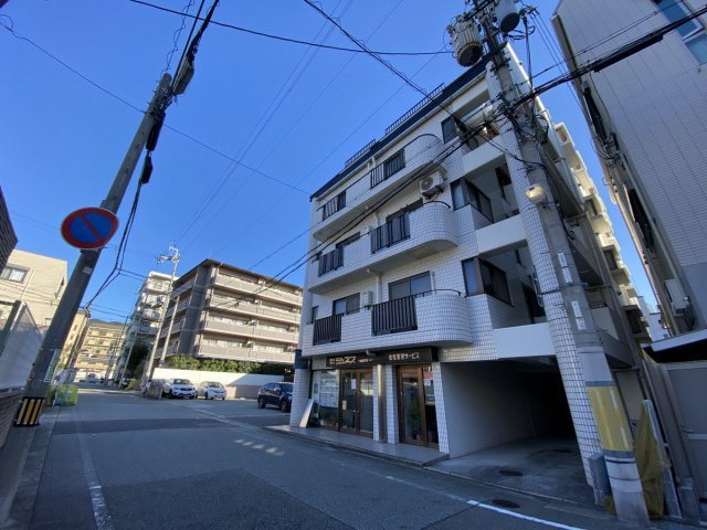 芦屋市業平町の賃貸マンションの外観