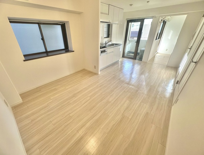 芦屋市業平町の賃貸マンションの居間・リビング