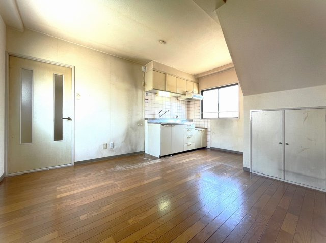 神戸市中央区北本町通４丁目の賃貸マンションの居間・リビング