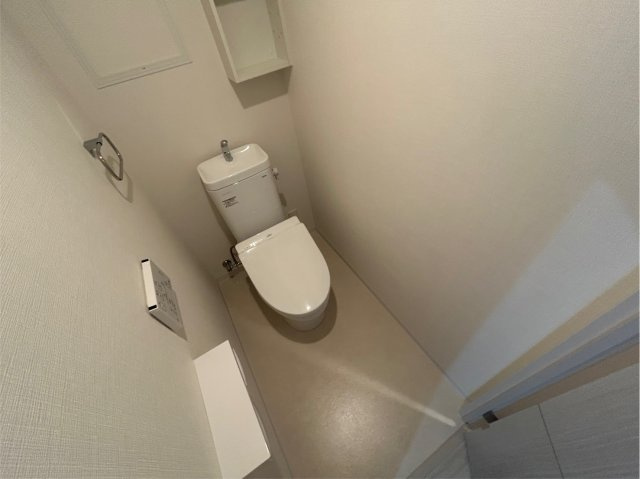 西宮市平松町の賃貸マンションのトイレ