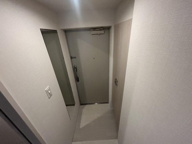 西宮市平松町の賃貸マンションの玄関